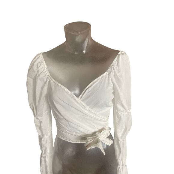 MOON RIVER Puff Sleeve Wrap Top Blouse White Size Medium M FEMININE PIRATE - Picture 1 of 4